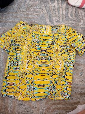 Cooper + Ella XS Yellow Geometric Print Short Sleeve Women's Top